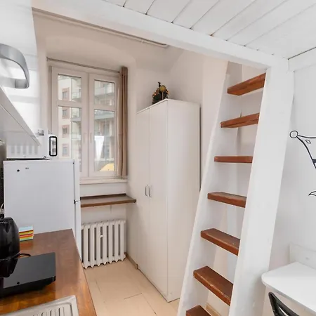 Standard With Mezzanine By Bookinghost Lägenhet