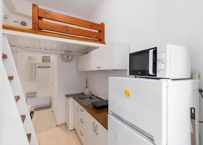 Standard With Mezzanine By Bookinghost דירה *